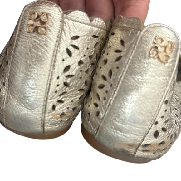 Coach Women's Gold Scalloped Floral Laser Cut Ballet Flats - Size 8 - Picture 5 of 7